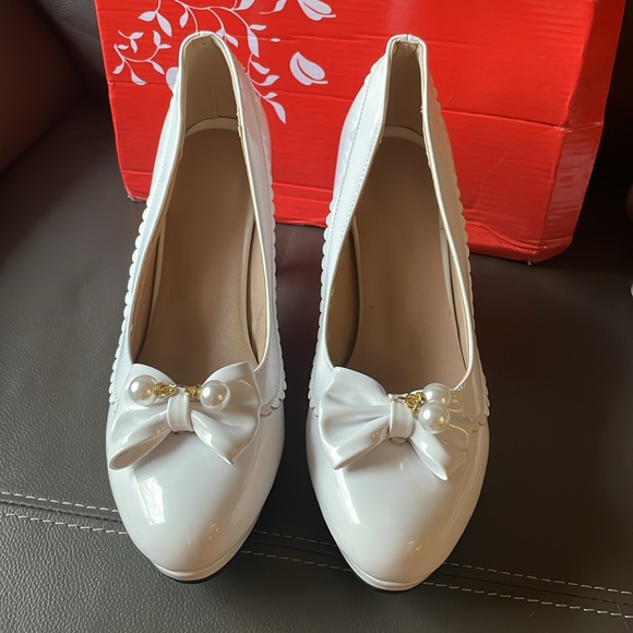 Retro Stage Brand White Heels with Pearls Size 43 fits a size 9 Women’s - Picture 2 of 12